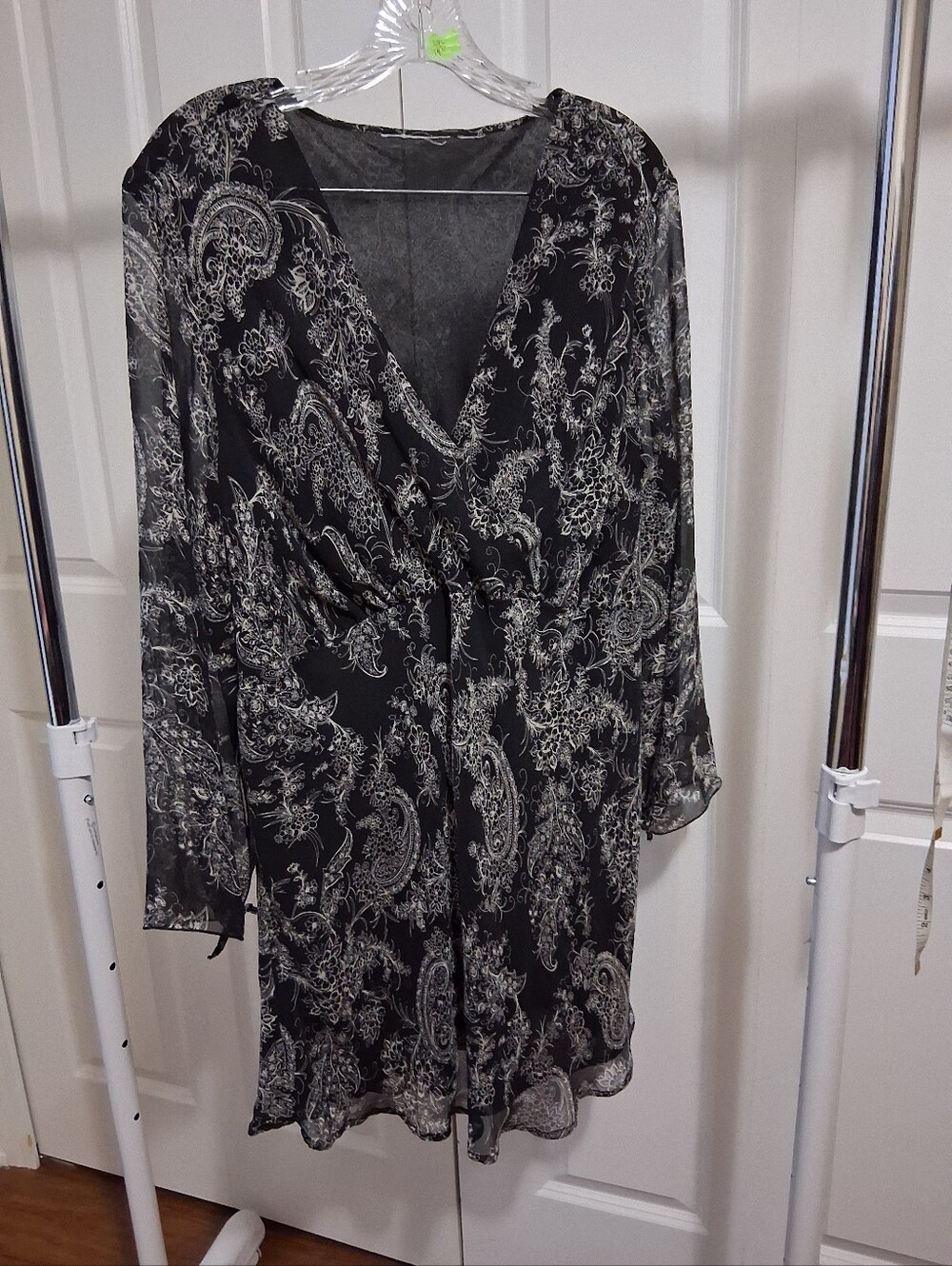 Women's Black Paisley Surplice V-Neck Long Sleeve Top